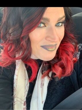 Meet ur Posher, Kirstin * SEE BIO FOR AVAIL DISCOUNTS AND DEALS* Don’t miss out!